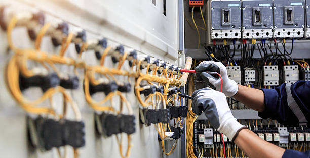 Professional Electrician technician working in Elmwood Place, OH
